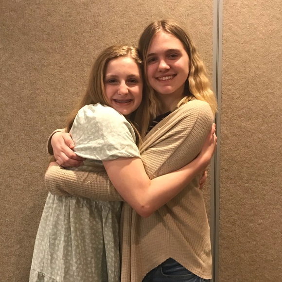 Profile Picture of Brooke Ruby (@starslookneat) on Poshmark