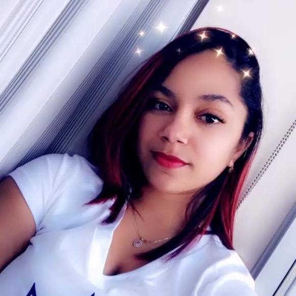 Profile Picture of Yenifer Capellan (@yenifercapellan) on Poshmark