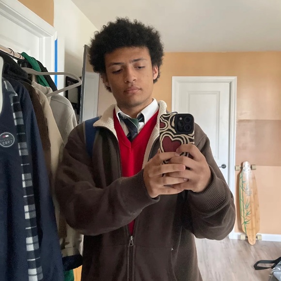 Profile Picture of Justin Gist (@justingist9) on Poshmark