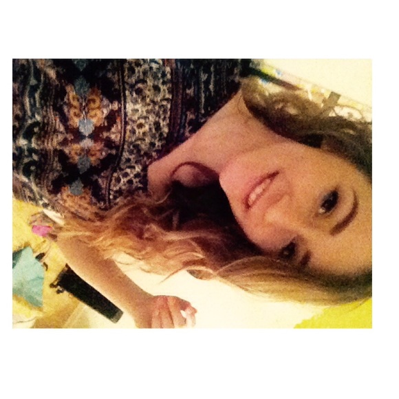 Profile Picture of Ashlyn Phillips (@_ashlynbby) on Poshmark