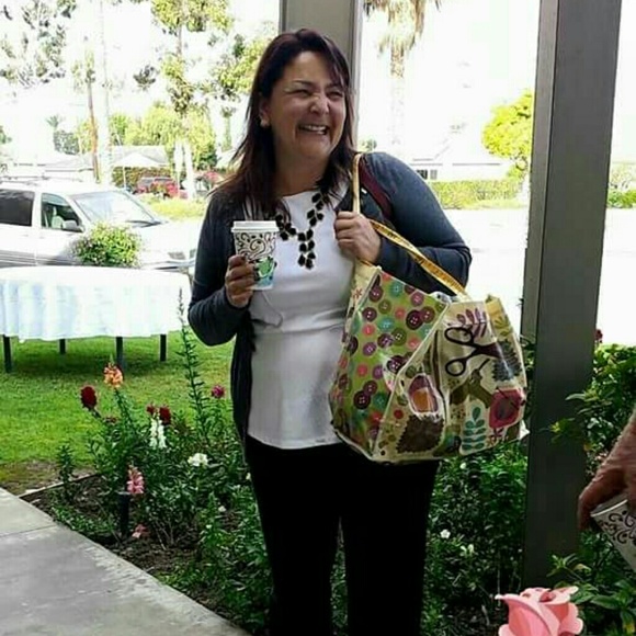 Profile Picture of Sam ana Fenwick (@samanafenwick) on Poshmark