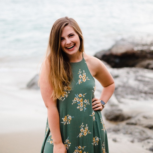 Profile Picture of Casey Galanter (@caseylynngee) on Poshmark