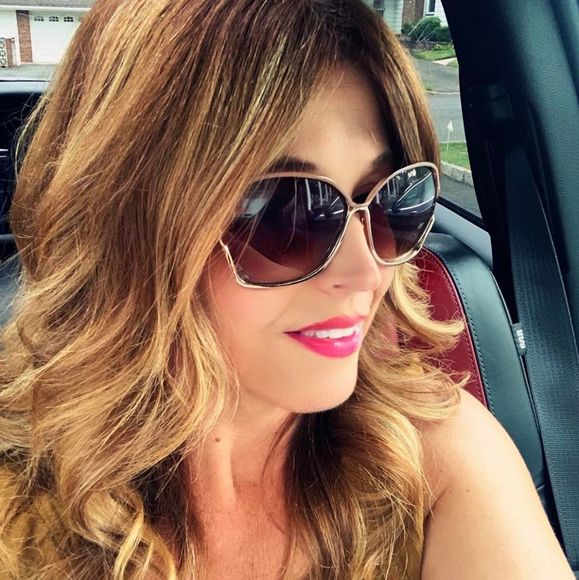 Profile Picture of Amy Bosonac (@amybosonac) on Poshmark