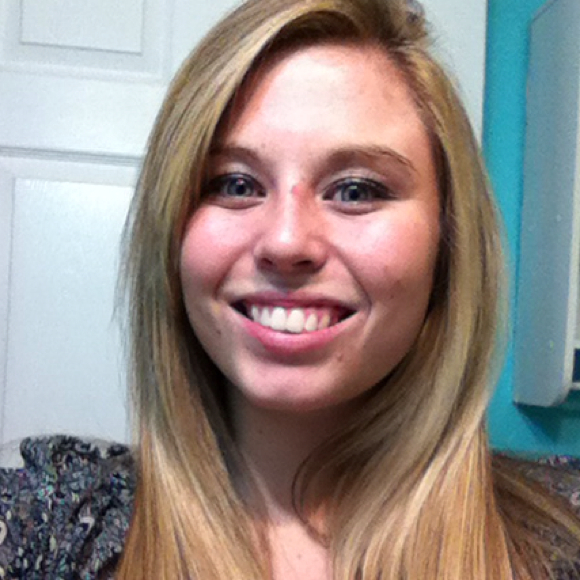 Profile Picture of Suz Slaunwhite (@suzyqkw) on Poshmark