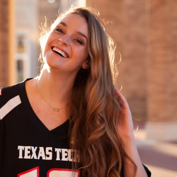 Profile Picture of Elizabeth Heiser (@eliheiser13) on Poshmark