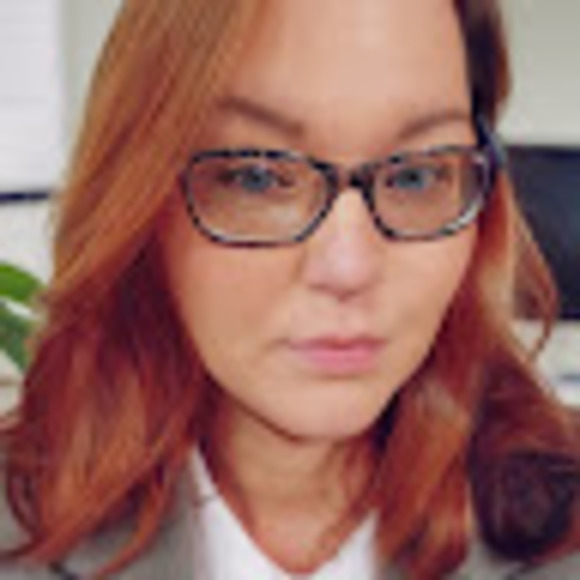 Profile Picture of Renee Freeman (@bluelightwv) on Poshmark