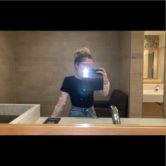 Profile Picture of Brianne Cate (@bricateeee) on Poshmark