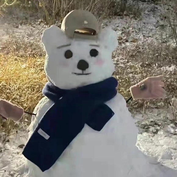 Profile Picture of Mandy Wu (@mandyli700) on Poshmark