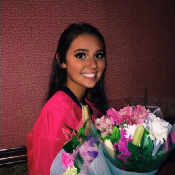 Profile Picture of Nicole Soderlind (@nsoderlind) on Poshmark
