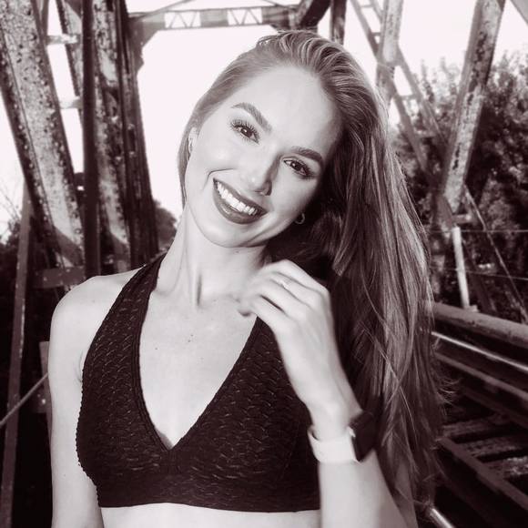 Profile Picture of Kaitlyn Dewell (@kaitlyndewell) on Poshmark