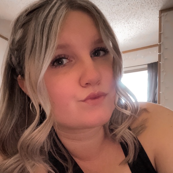 Profile Picture of Brooklyn Zoulek (@brooklynz33) on Poshmark