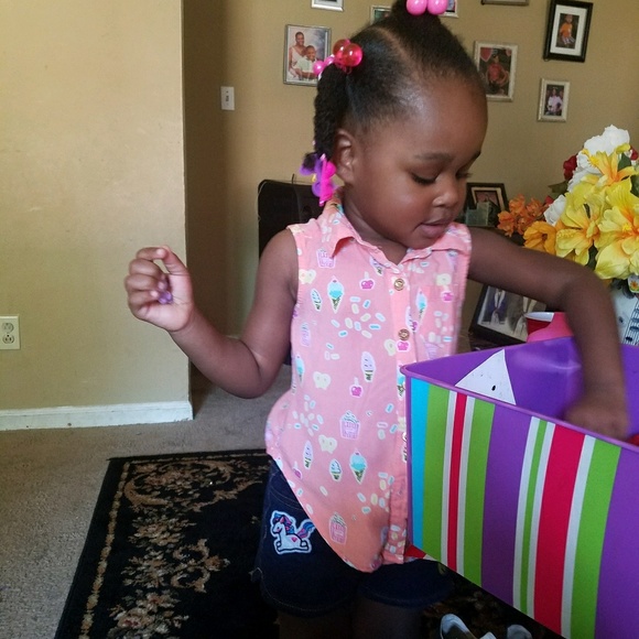 Profile Picture of Reba Smith (@rebalsmith) on Poshmark