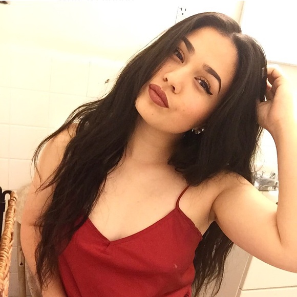 Profile Picture of Carol Eliasson (@carolxe) on Poshmark