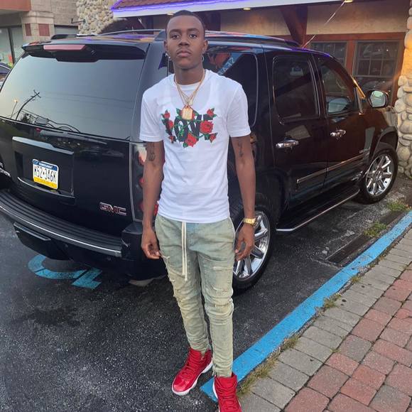 Fonzo Soskinny - Poshmark Profile Picture of Fonzo Soskinny (@fonzo32) on Poshmark