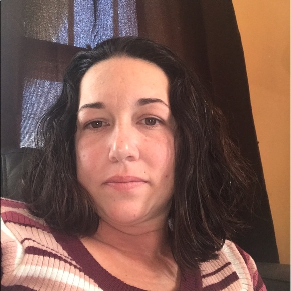 Profile Picture of Geneva Darrah (@nevag84) on Poshmark