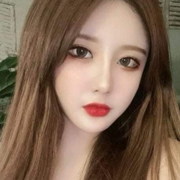 Profile Picture of Wen Wen (@wenwen575) on Poshmark