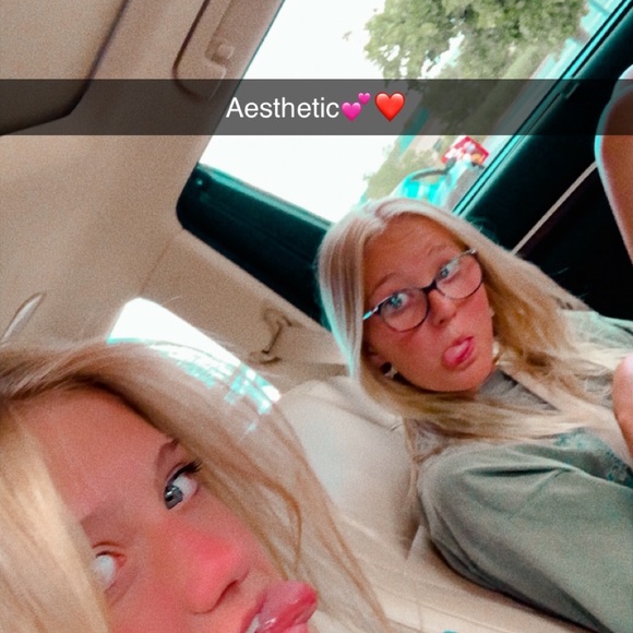 Dea Mielenz - Poshmark Profile Picture of Dea Mielenz (@dea_mielenz) on Poshmark