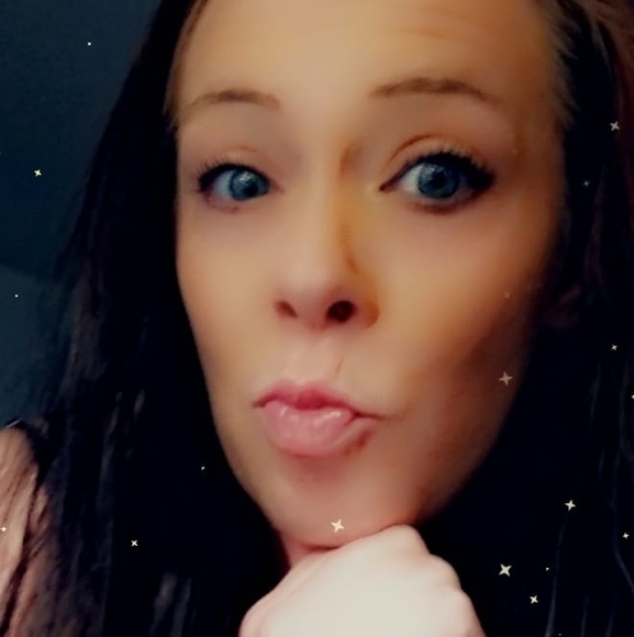 Profile Picture of Amanda Wright (@drawz87) on Poshmark