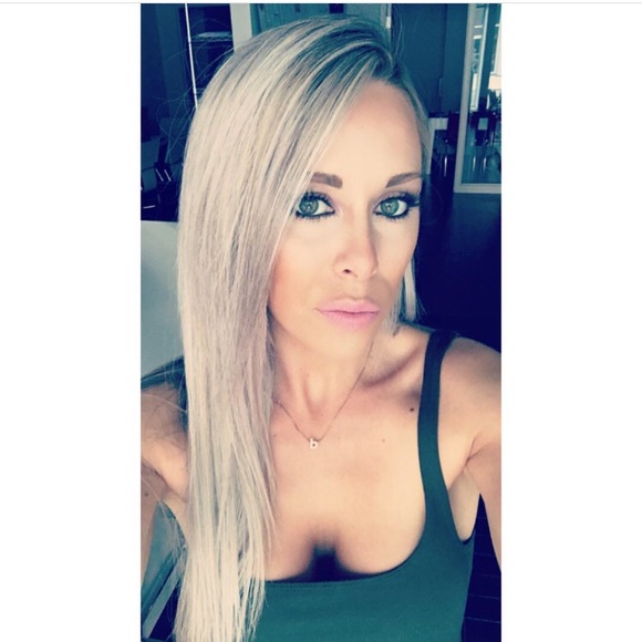 Profile Picture of Danielle Eves (@ddenise01) on Poshmark