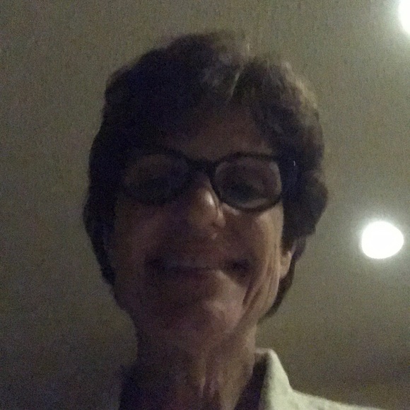 Profile Picture of Lynn Minetti (@lminetti) on Poshmark