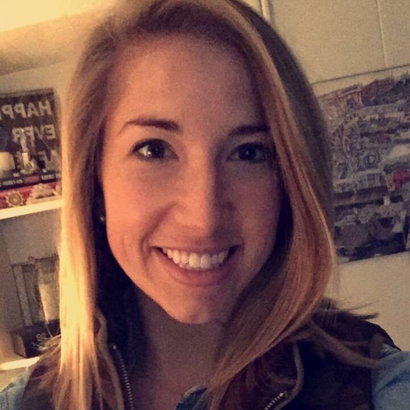 Profile Picture of Allison Ryan (@allisonwryan92) on Poshmark