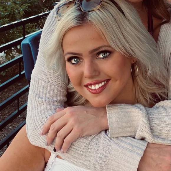 Sam Batchelder - Poshmark Profile Picture of Sam Batchelder (@samibatch) on Poshmark