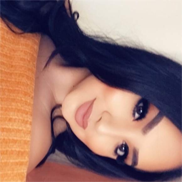 Profile Picture of Joselyn Perez (@jbella_xo) on Poshmark