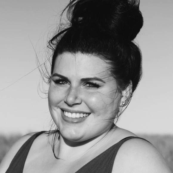 Profile Picture of Sarah Blaine (@saraheblaine) on Poshmark