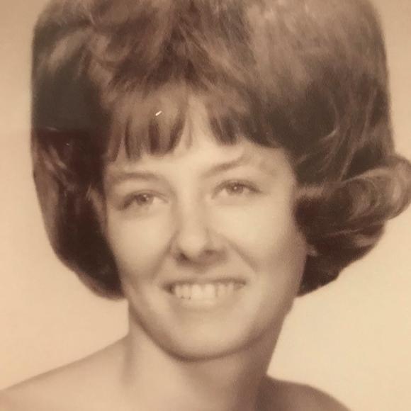 Profile Picture of Nancy Fielding (@nancyfielding03) on Poshmark