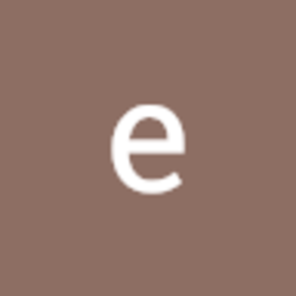 Profile Picture of Emerson Kniffen (@emersonmkniffen) on Poshmark