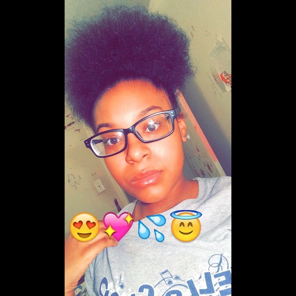 Profile Picture of Chasity Scott (@xoxomarie25) on Poshmark