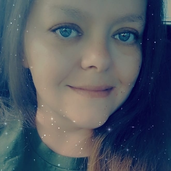 Profile Picture of Crystal Fedd (@crystalfedd) on Poshmark