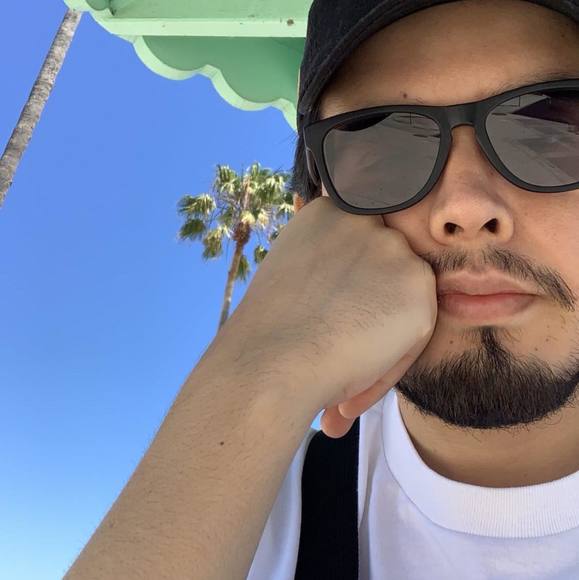 Profile Picture of R danny Cardona (@_xaniel) on Poshmark