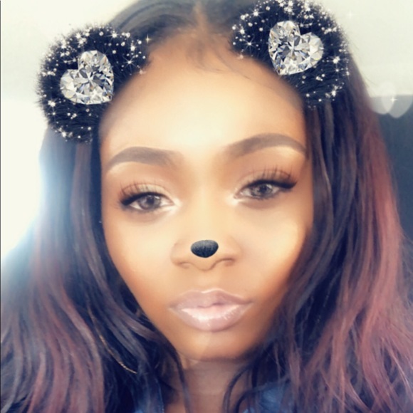 Profile Picture of Laureonn Gallien (@laureonng) on Poshmark
