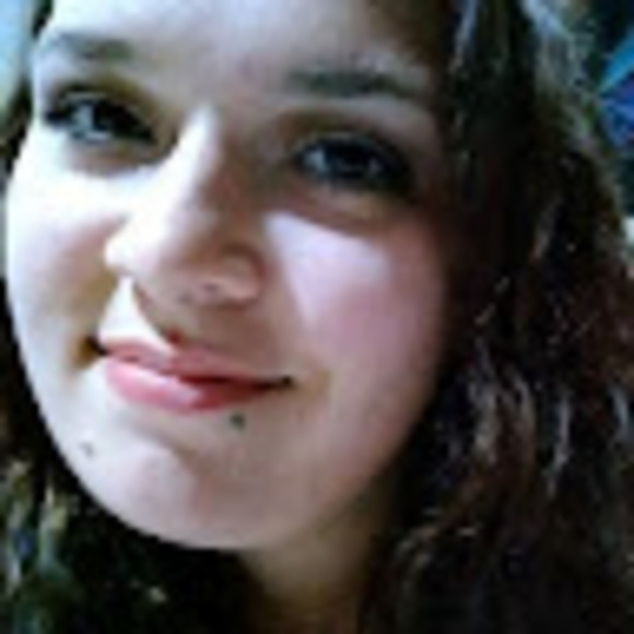 Profile Picture of Ashley Leitch (@ashweebear2194) on Poshmark