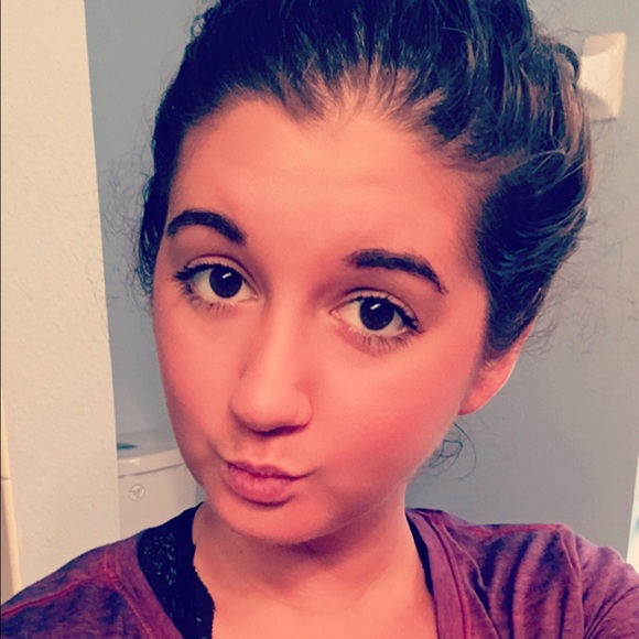 Profile Picture of Tiffany Pelella (@pelella14) on Poshmark