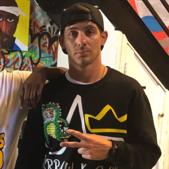 Chris Sarro - Poshmark Profile Picture of Chris Sarro (@connet2) on Poshmark