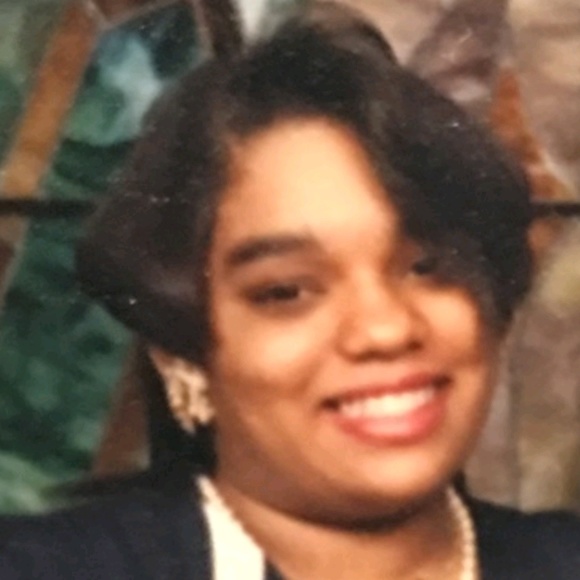 Profile Picture of Renee Bailey (@bravadiva) on Poshmark