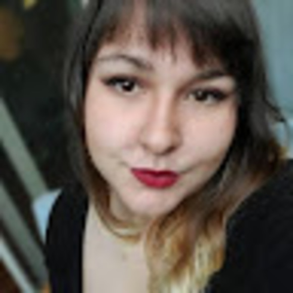 Profile Picture of Rachele Ekstrand (@racheleekstrand) on Poshmark