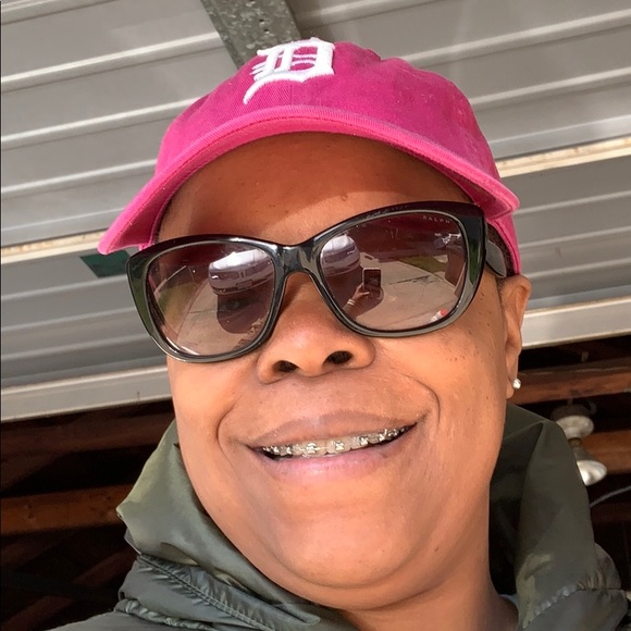 Profile Picture of Danielle Belcher (@elementofnails) on Poshmark