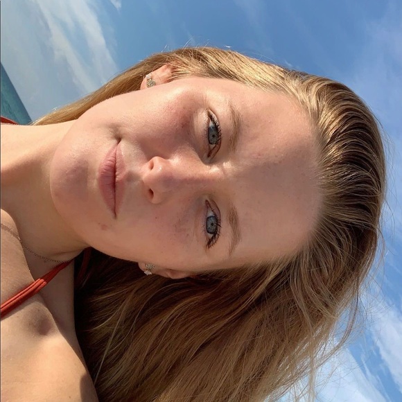 Profile Picture of Mya Waldecker (@myawaldecker) on Poshmark