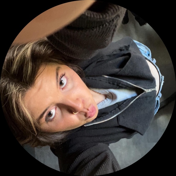 Profile Picture of Lauren Skrzypek (@l_skrzypek) on Poshmark