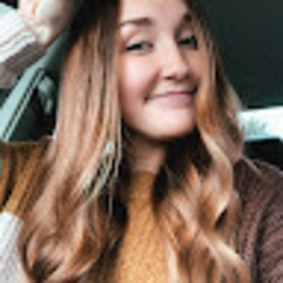 Profile Picture of Carli Jarrett (@carlijarrett) on Poshmark