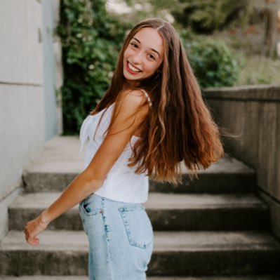 Profile Picture of Julia Hutchinson (@jhutchinsonnnn) on Twitter