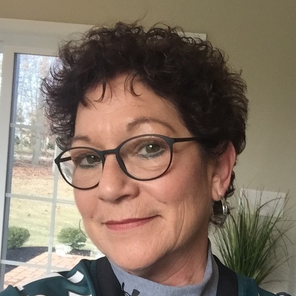 Profile Picture of Joni Weirich (@joniweirich) on Poshmark