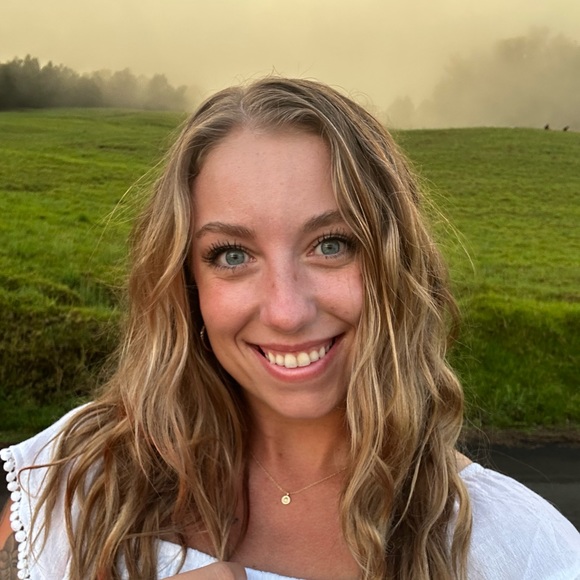 Profile Picture of Brielle Wolf (@brikrucinski) on Poshmark