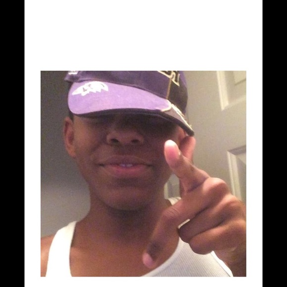 Profile Picture of Andrew Mills (@heymiiiiii3) on Poshmark