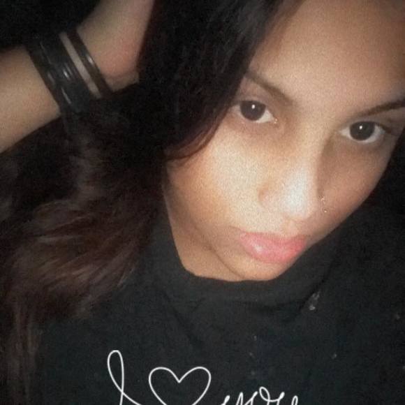 Profile Picture of Andreia Ribeiro (@dreia95) on Poshmark