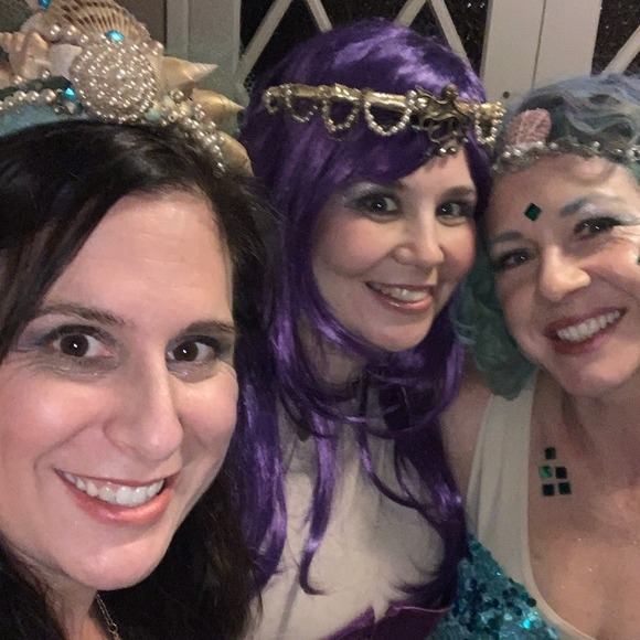 Profile Picture of Catherine Mullins (@care_a_seller) on Poshmark