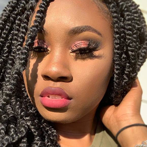 Profile Picture of Simone Chandler (@simonechan2014) on Poshmark